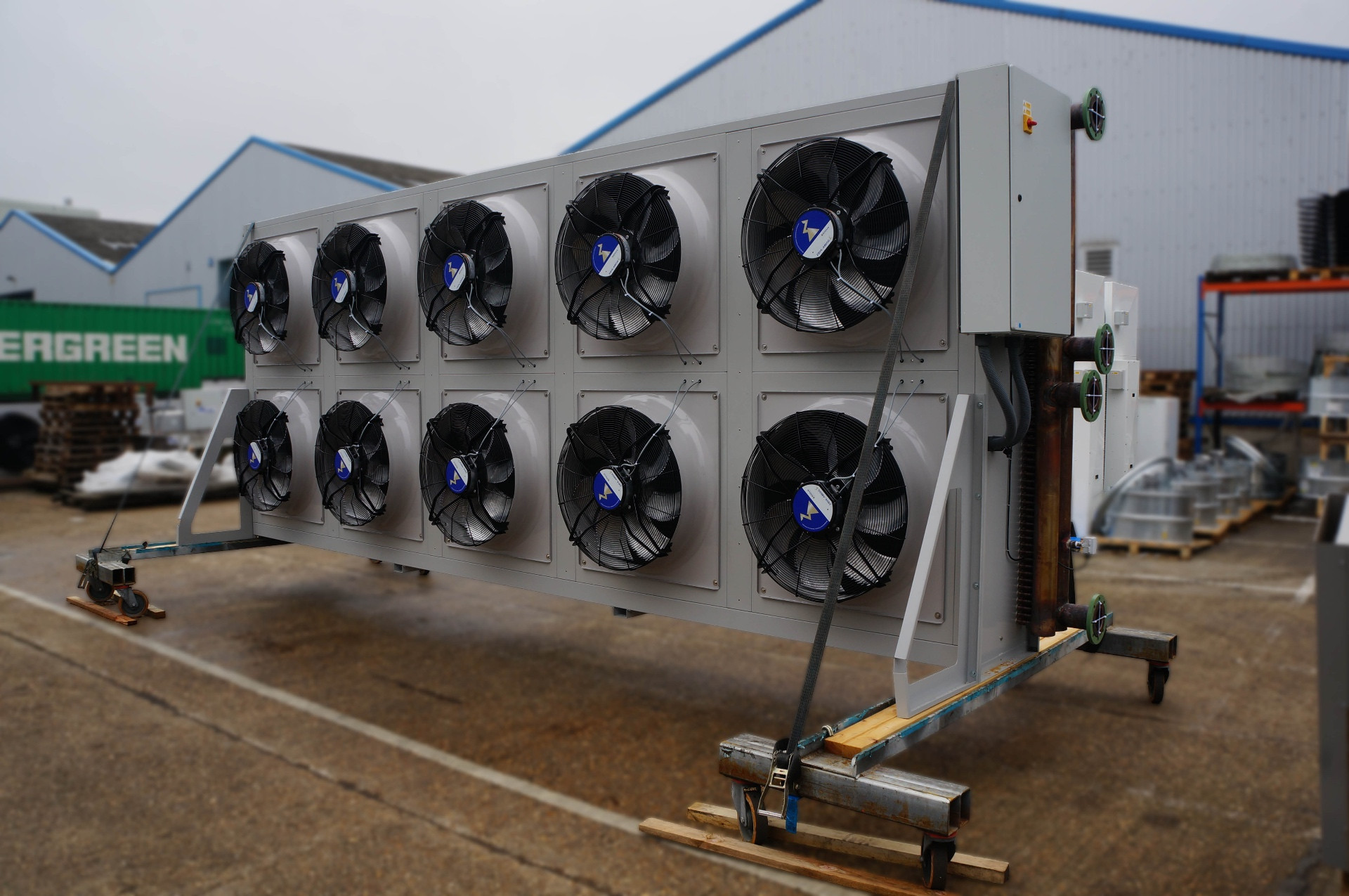 Large horizontal air flow dry cooler with ten axial fans